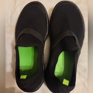 OOFOS Womens OOMG Low Black Mesh Slip-On New With Tag Size 7